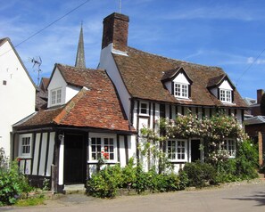 Drake Cottage from the street.