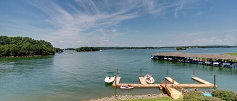 Docks right out front!