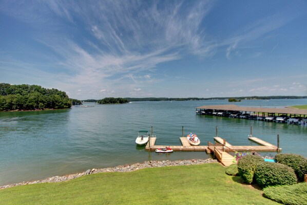 Docks right out front!