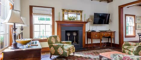 Entrance to Living Room with Fireplace and Plasma TV