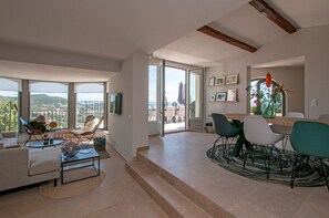 Living room, with a tv area and dining table for 10 guests