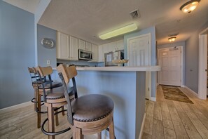 Kitchen bar with swivel stools.