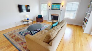 1804_Chatham_Avenue-Miss-Us-Howl-08172024_170859