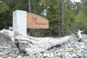 entrance to the Tanglewood neighbourhood