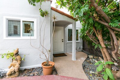 Culver city · One bedroom suit with Garden heart of Culver city