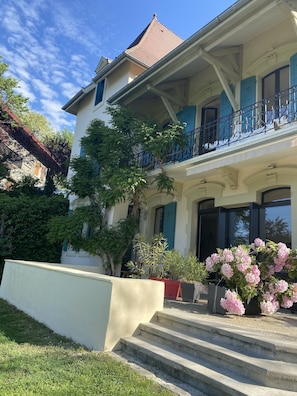 the south west side of the house facing the lake