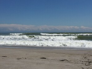 2 minute walk to beach