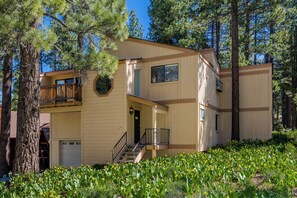 Corner Property! (4) Bed, (2) Bath, Sleeps 10-13. 1 Car Garage. Driveway Fits 3-4 Cars