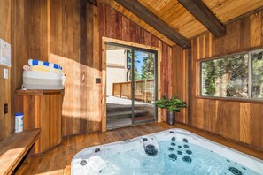 Brand New Hot Tub In It's Own Room Off Back Deck!
