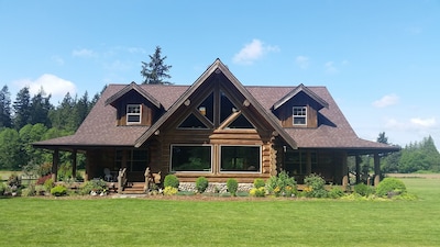 Log Home in Beautiful Country Setting. 