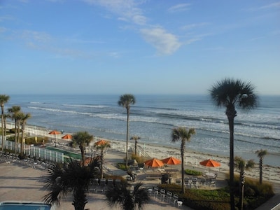 Oceanfront * Awesome View * The Pelican *2 pools