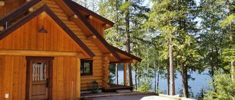 Beautiful Cabin Right on Spoon Lake