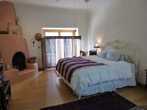 Master king bed, en suite bathroom, walk in closet, sitting area, patio doors