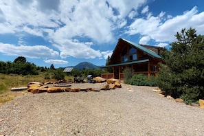 Canyon View Lodge with Campfire Bowl, Covered Decks