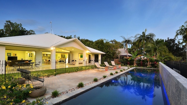 Port Douglas holiday house with views to  golf course
Close to Four Mile Beach