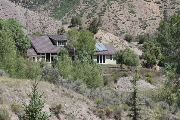 The Shore House - private and sunny yet close to world-class amenities