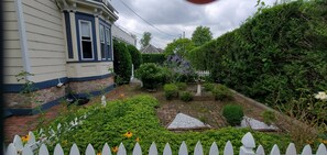 Nice private property protected by high hedges. 