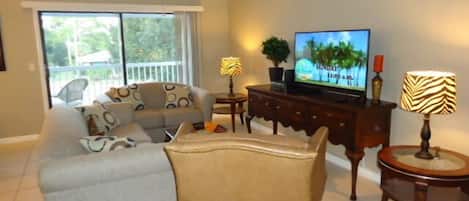 Large Living Space with HD Flat Screen TV, Cable, DVD Player and Wi-Fi
