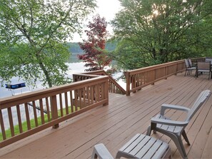 Upper deck