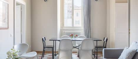 living room with panoramic view towards S. Maria in Trastevere