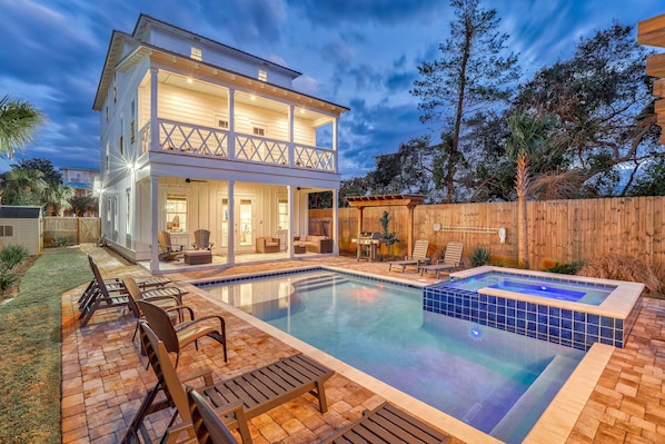 Large Backyard with Private Pool+Spa and Plenty of Outdoor Seating