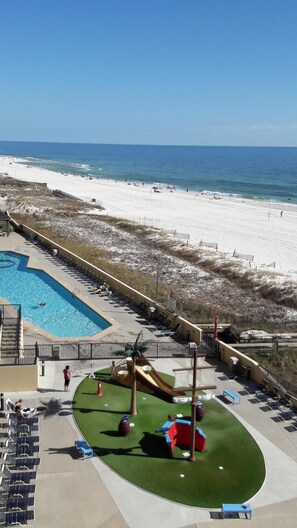 Children's waterpark with jets and waterslide adjacent to pool and Oceanfront :)