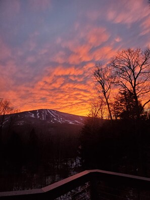 Year-long spectacular sunset views from hot tub, deck, porch and living room