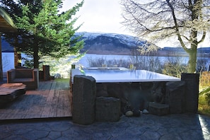 Infinity tub winter