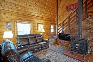 Vaulted ceilings, HDTV, Wood Stove