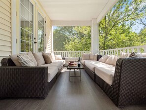 Screened in porch - also great for happy hour!