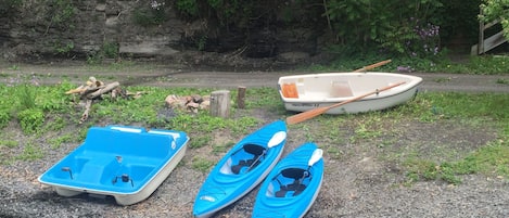 Owners share 2 kayaks,peddle boat & row boat w/guests at 2 rental properties