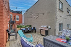 Sunny back terrace, perfect to take your morning coffee or enjoy a meal with your family and friends!