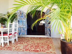 casita entrance welcome.
