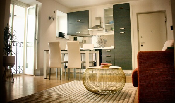 Soggiorno-cucina / Living room- kitchen