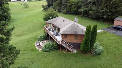 Beatuful Cedar Home Lake Getaway 