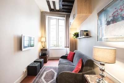 Charms, Location, Amenities & Cleanliness: the Perfect Parisian Life!