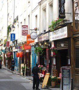 Charms, Location, Amenities & Cleanliness: the Perfect Parisian Life!