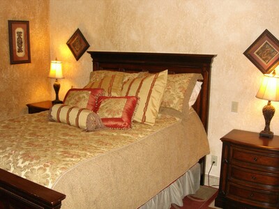 Spacious, Comfortable 2 Master Bedroom Condo - outstanding location!!