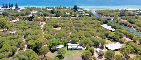 house on 3 acres of parkland 200m from beach
