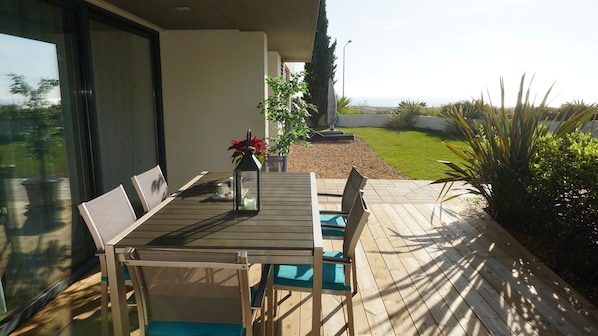 PATIO WITH FURNITURE