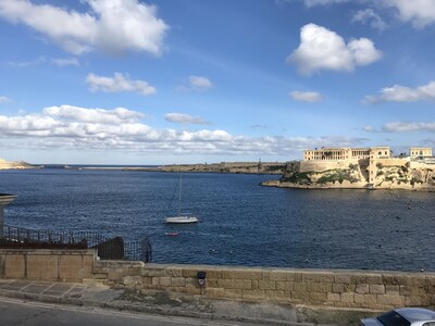 Grand Harbour View Seafront Apartment Birgu