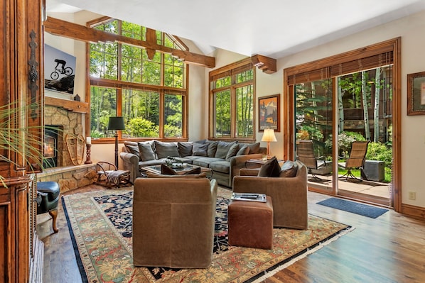 Vaulted ceilings, Hickory hardwood floors