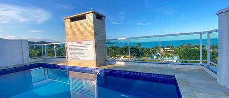 Piscina no solarium com Vista Panorâmica