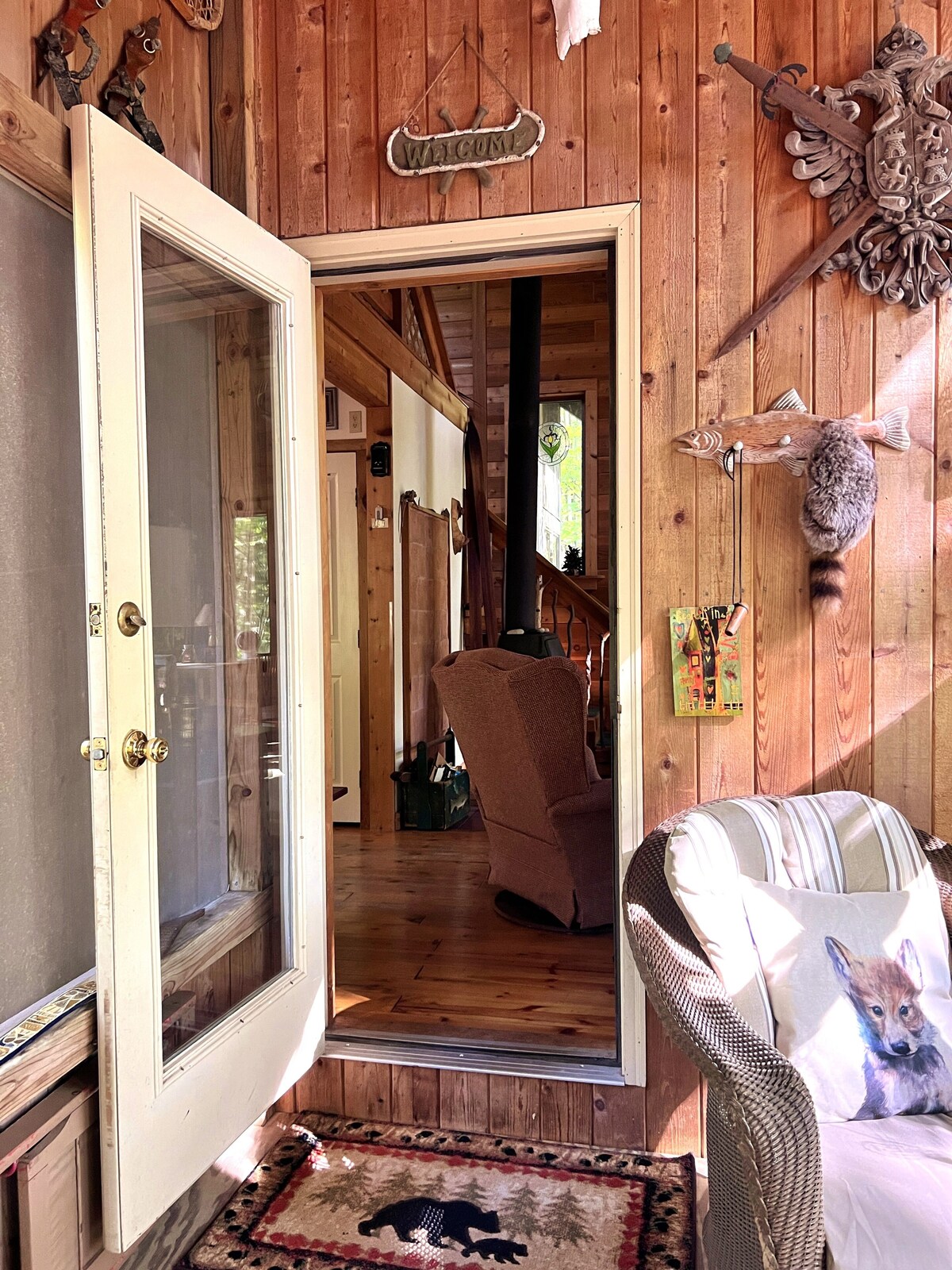 EaglePine: PRIVATE beach, boats, acreage, pets, half mile to Sleeping Bear Dunes