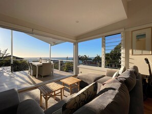 A wonderful lounge area which opens up to Alfresco Dining and Ocean views 