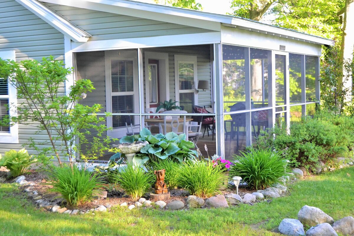 Macatawa- Mackinaw City Cottage, now available Oct 7-12!