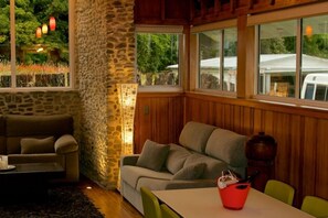 Dining and lounge