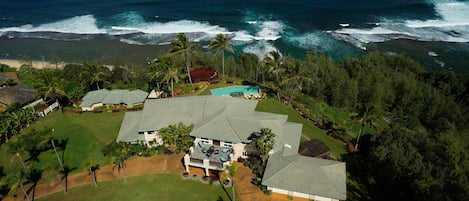 Hale Mana : Luxury estate w/ pool, hot tub, spa center, observation deck, 5 bedrooms, walk to beach, and a breathtaking location.