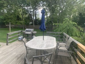 Play set in background
