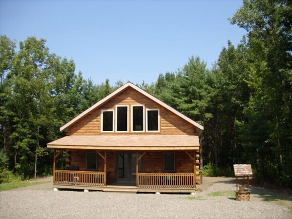 The Pine Lodge-log cabin